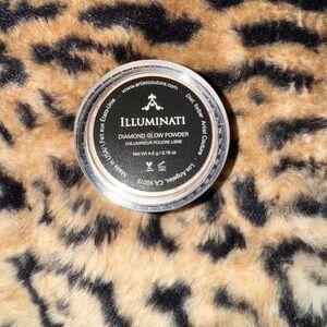 Artist Couture Diamond Glow Powder in illuminati gold, loose highlighter